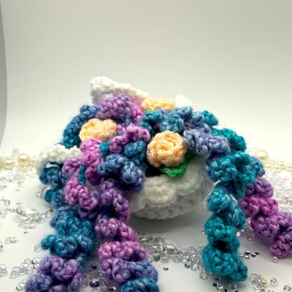 🩵🪻Crochet Floral Lavender/Wisteria and Mini Roses Hanging Mini Planter🪻